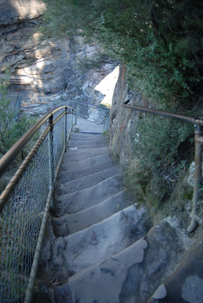 Escalier permettant de descendre au pied des three sisters dans les Blue Montain