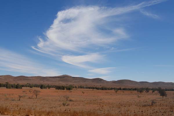 Paysage de l'Outback avec un rare nuage